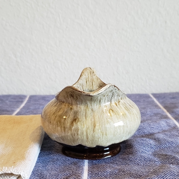 Vintage Evangeline Canada Ceramic Small Drip Enamel Creamer - Picture 3 of 8